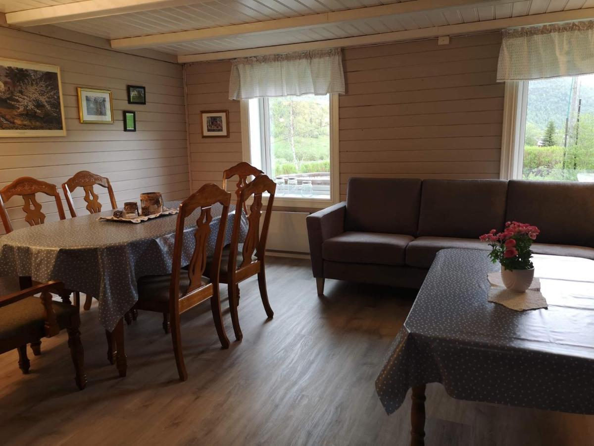 Hansali Holiday Home Fjaerland Bagian luar foto