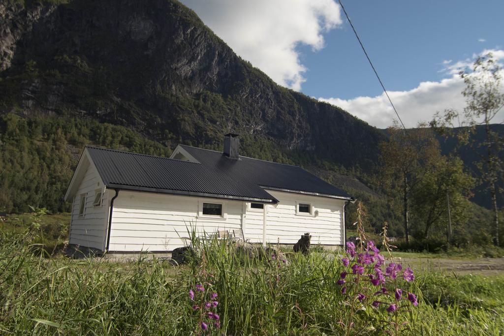 Hansali Holiday Home Fjaerland Bagian luar foto