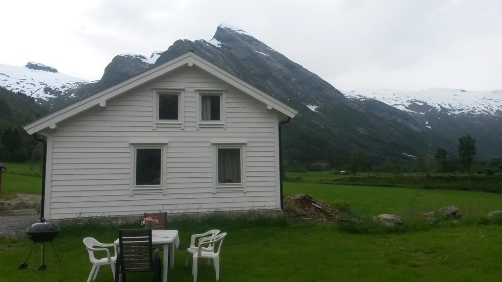 Hansali Holiday Home Fjaerland Bagian luar foto